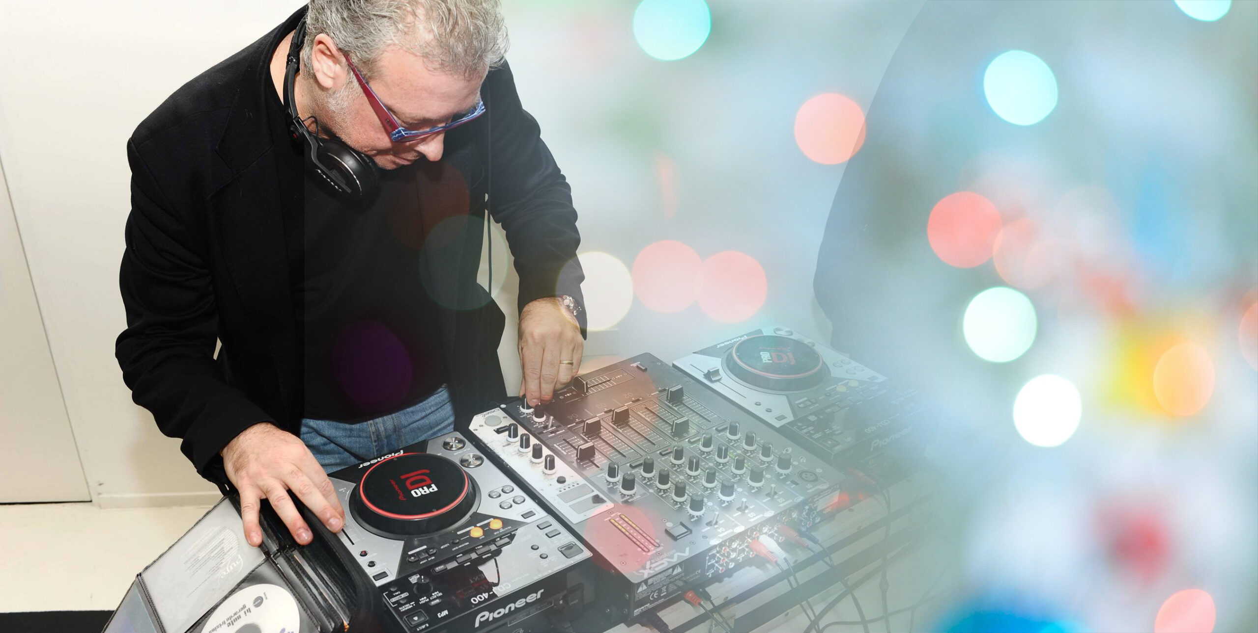dj a Milano Lele Di Mitri Top DJ Set Service per eventi, serate, locali, eventi aziendali, inaugurazioni, lancio prodotto, party, feste di laurea, matrimonio, matrimoni, feste, ristoranti, lounge bar, aperitivi, gusto chill, caraibico, disco, Lele è serio, affidabile, professionale, con 40 anni di esperienza amerai la sua musica